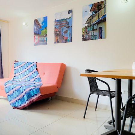 Hostal - Dona Elva A 15 Min Del Aeropuerto 리오네그로 외부 사진