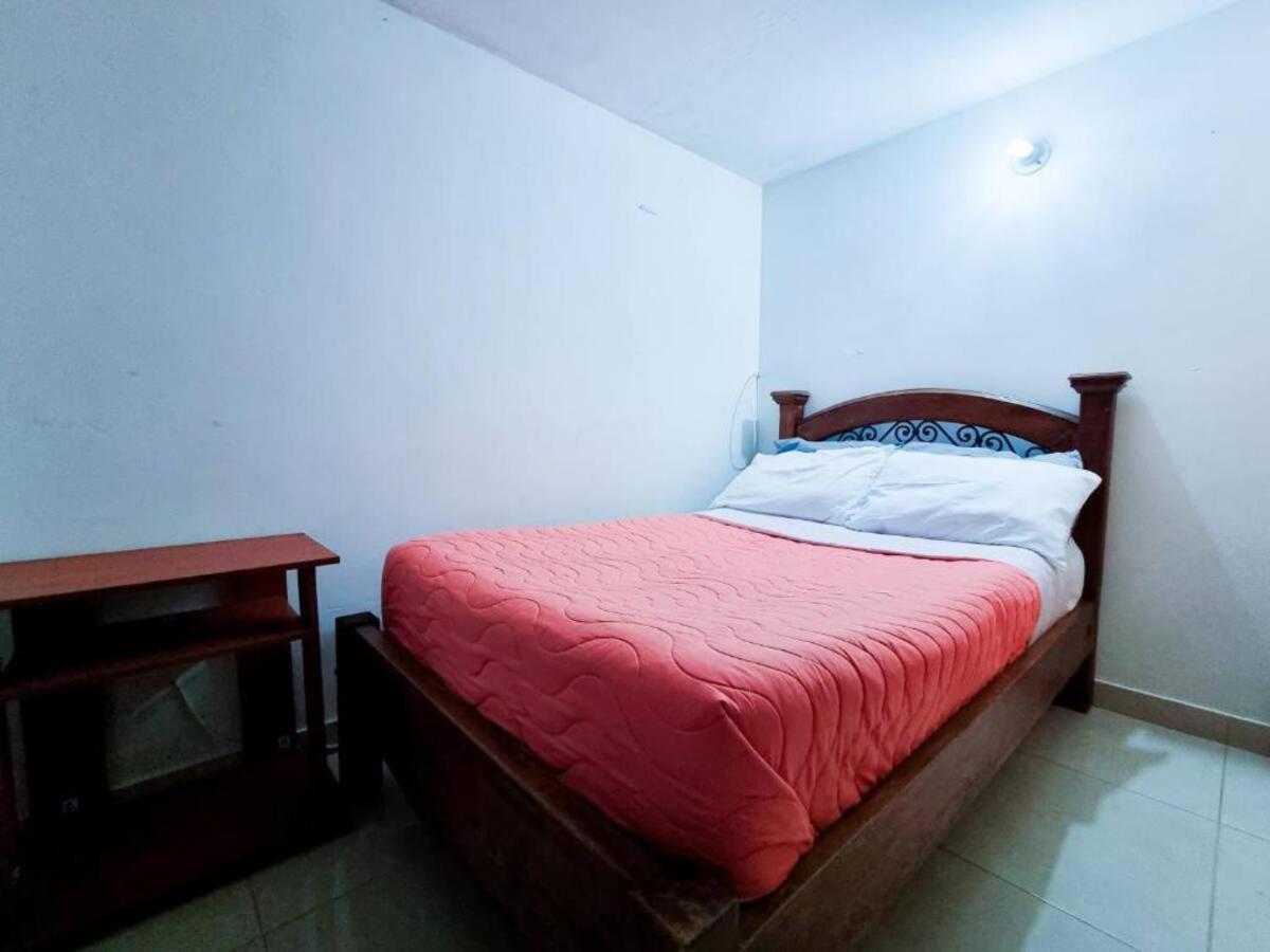 Hostal - Dona Elva A 15 Min Del Aeropuerto 리오네그로 외부 사진